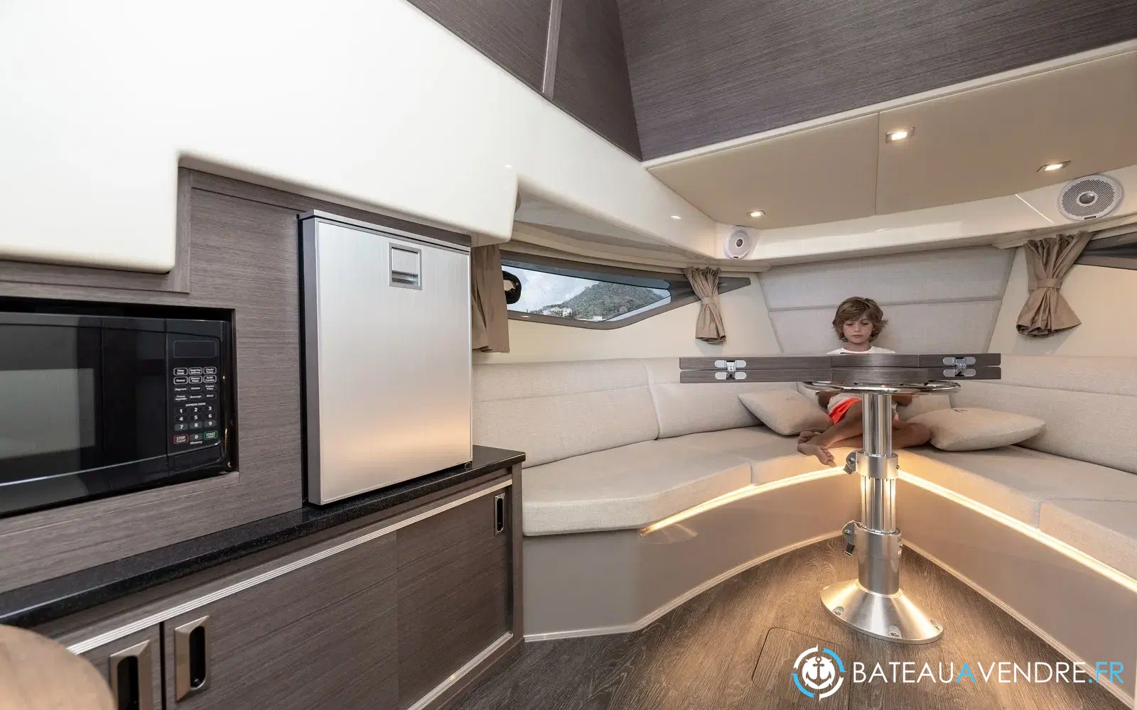 slider 9 Sea Ray 320 Sundancer OB