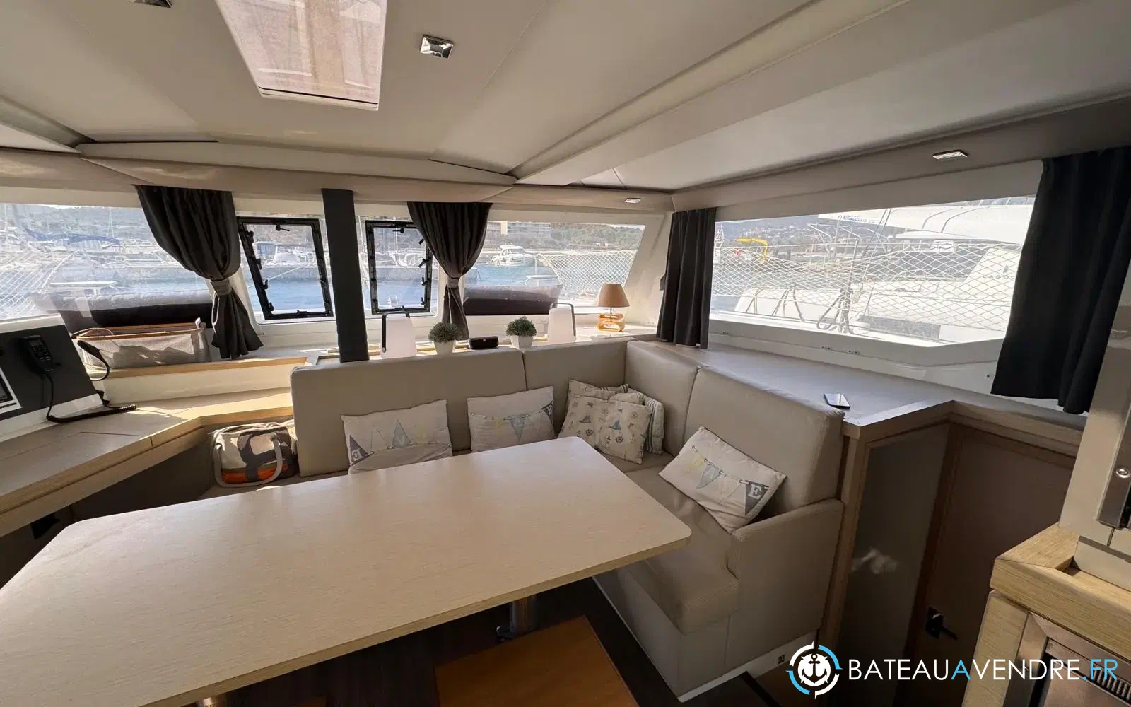 slider 9 Fountaine Pajot Lucia 40
