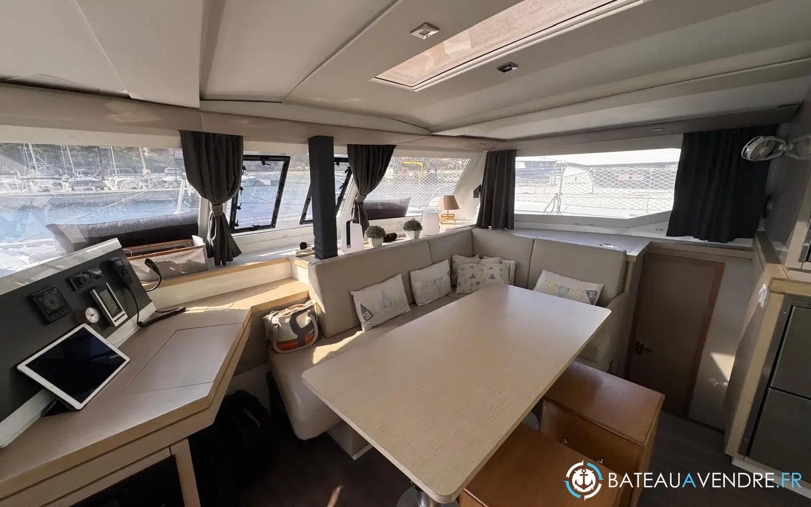 slider 10 Fountaine Pajot Lucia 40