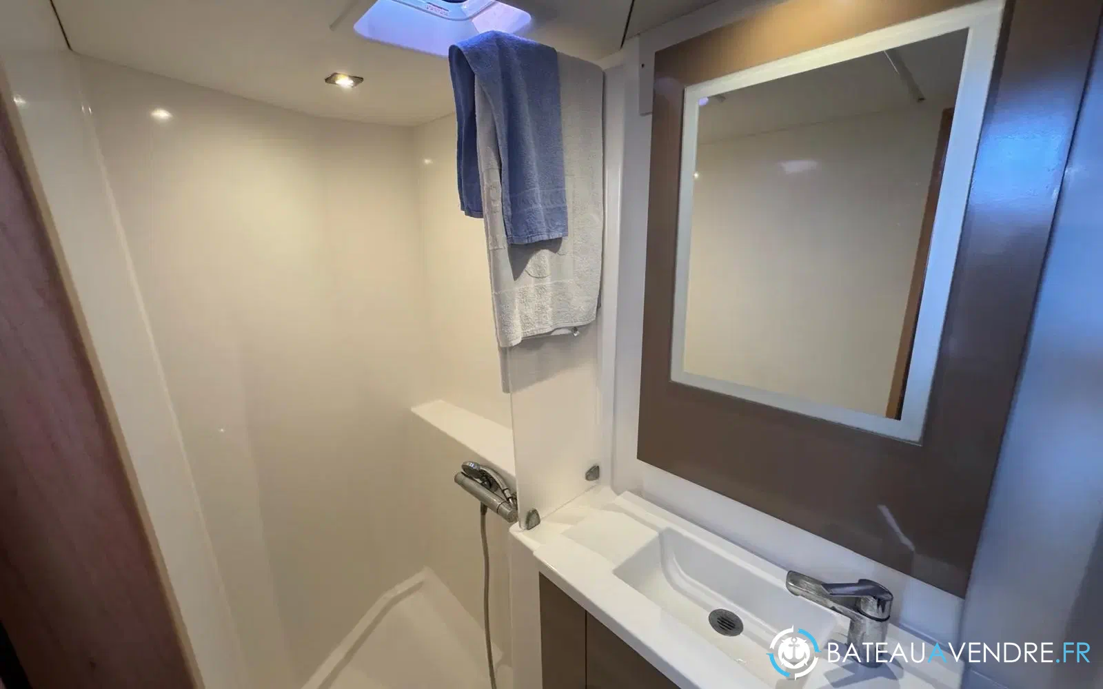 slider 16 Fountaine Pajot Lucia 40