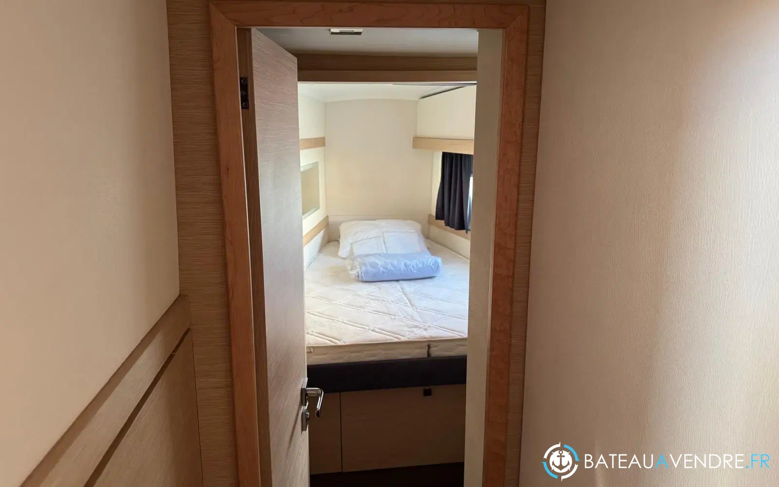 slider 21 Fountaine Pajot Lucia 40