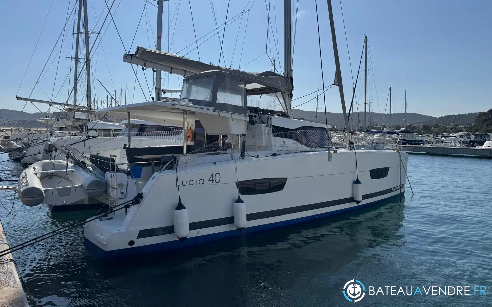 slider 32 Fountaine Pajot Lucia 40