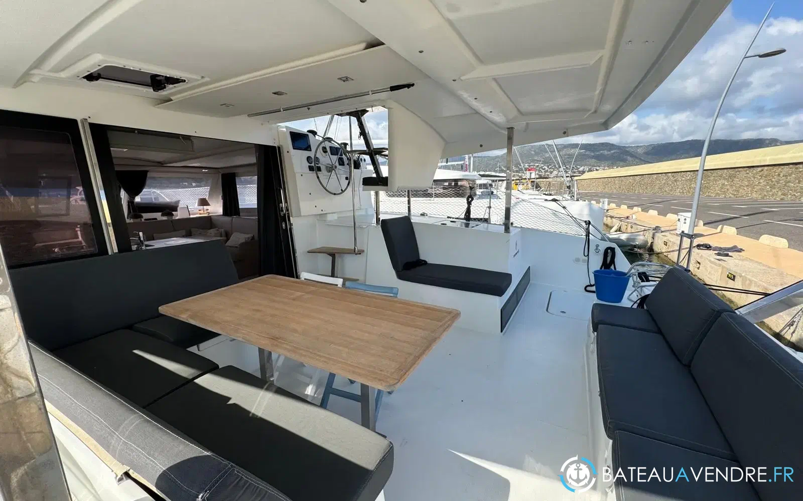 slider 6 Fountaine Pajot Lucia 40