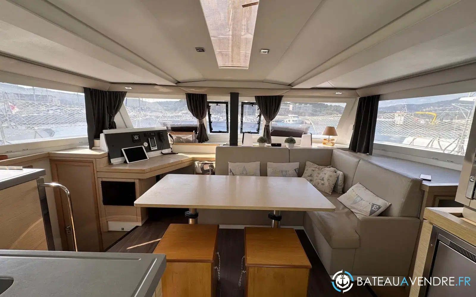 slider 7 Fountaine Pajot Lucia 40