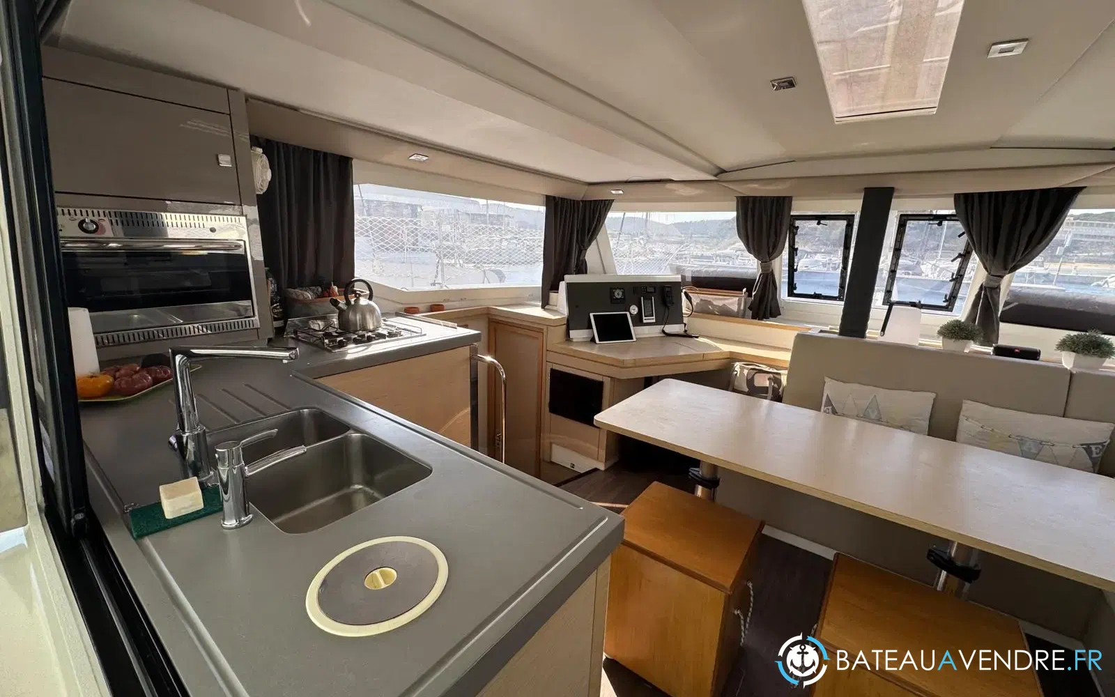 slider 8 Fountaine Pajot Lucia 40