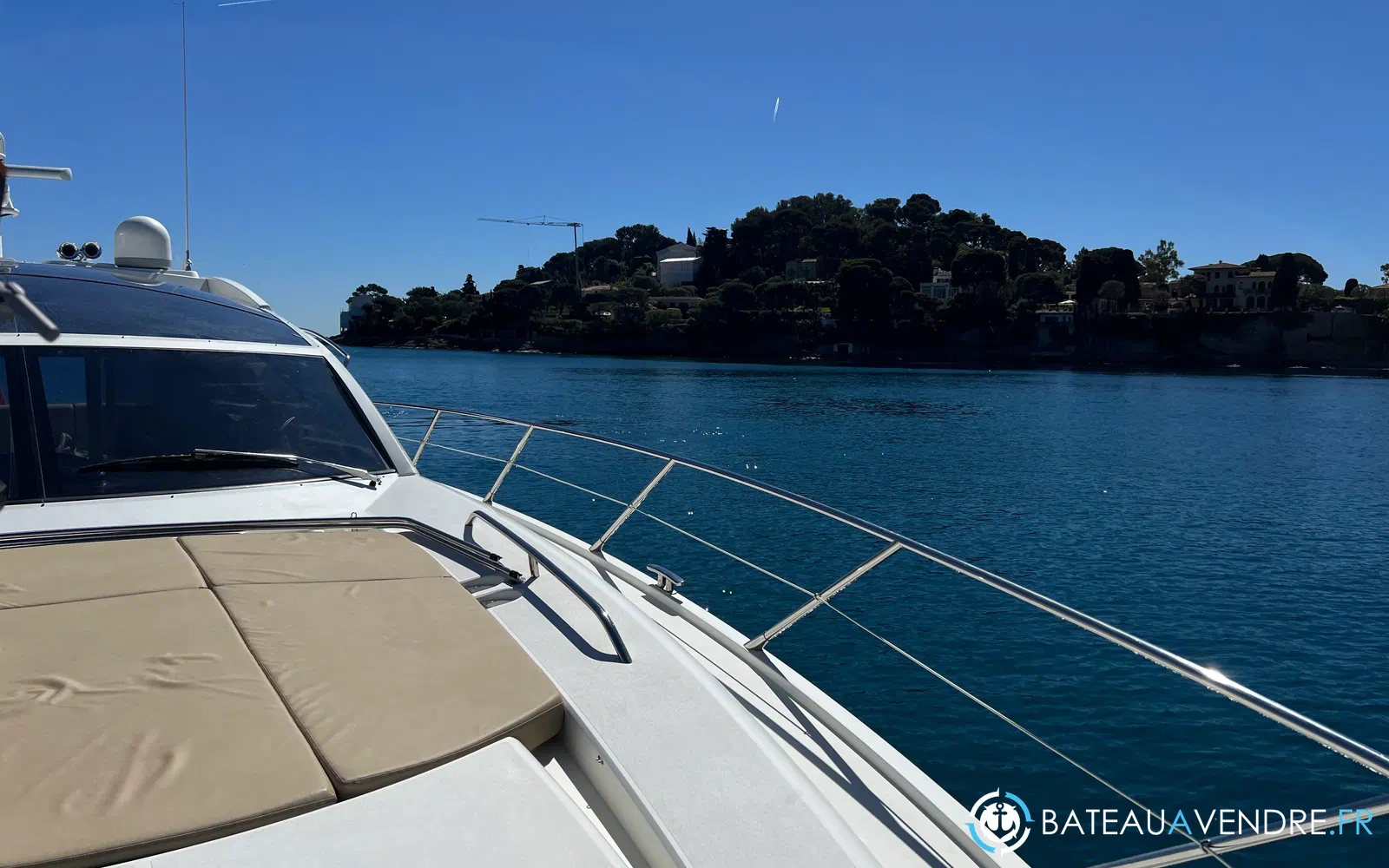 slider 9 Sunseeker Predator 60