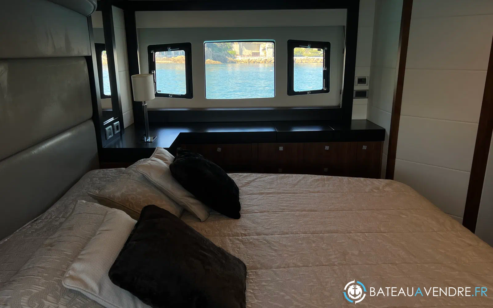 slider 32 Sunseeker Predator 60