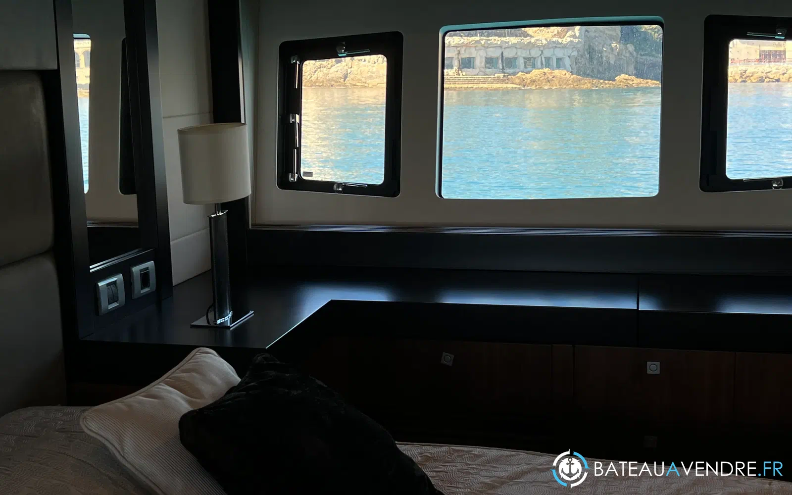 slider 33 Sunseeker Predator 60