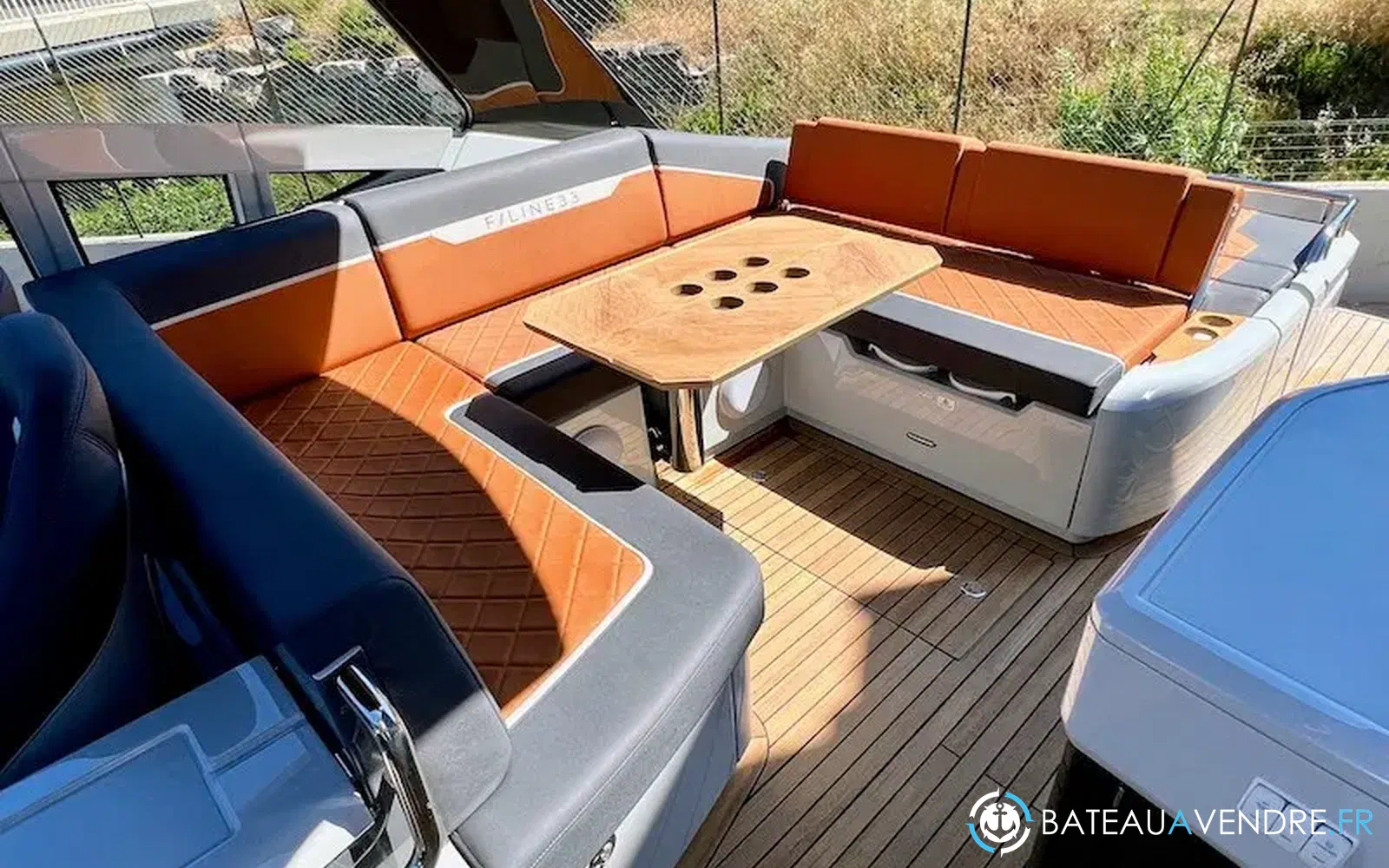 slider 10 Fairline F-Line 33