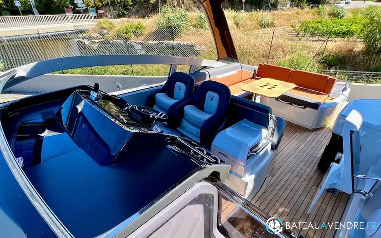 slider 11 Fairline F-Line 33