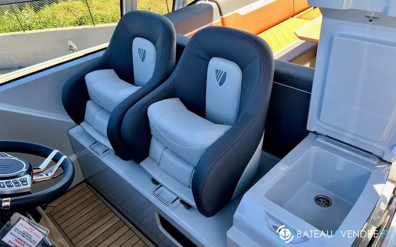 slider 14 Fairline F-Line 33