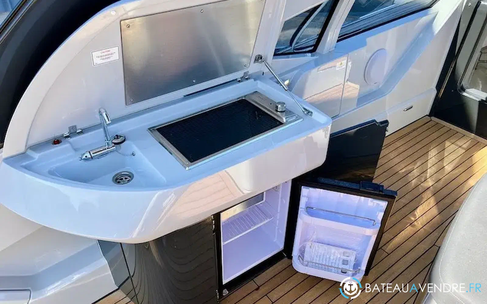 slider 15 Fairline F-Line 33