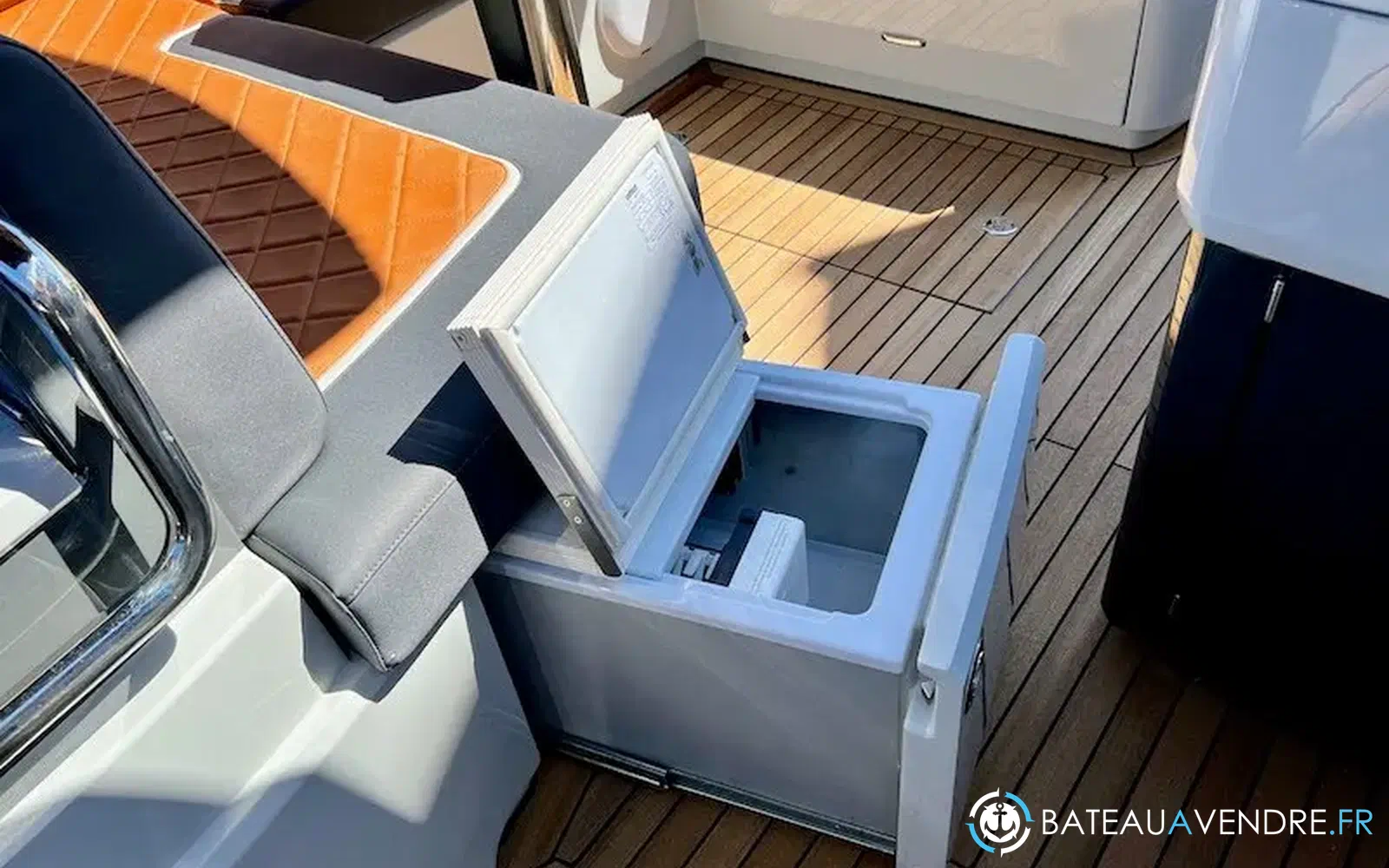slider 16 Fairline F-Line 33