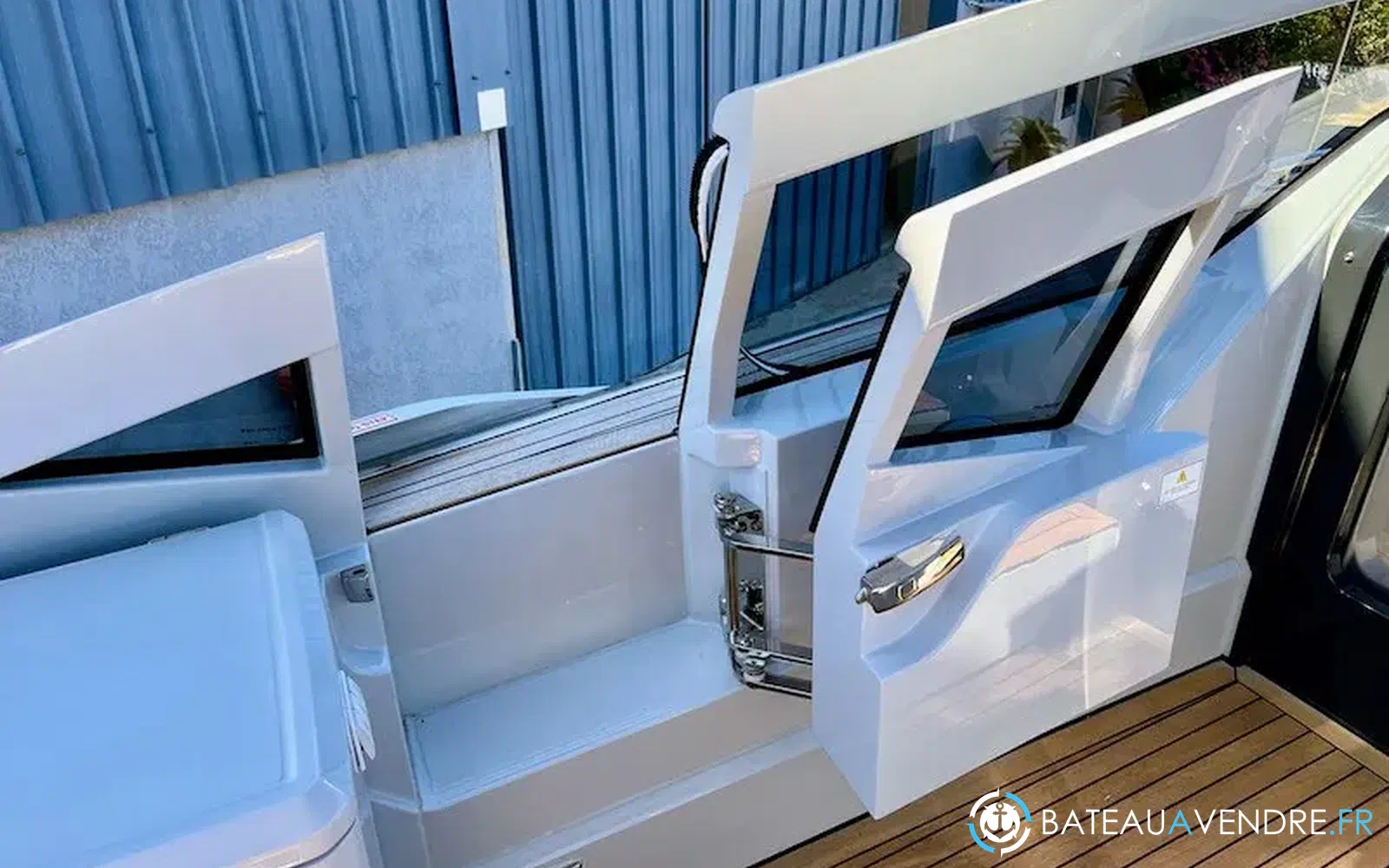 slider 17 Fairline F-Line 33