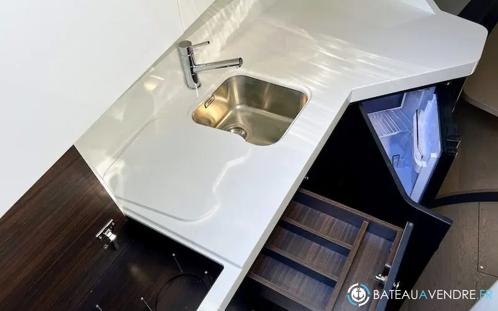 slider 19 Fairline F-Line 33