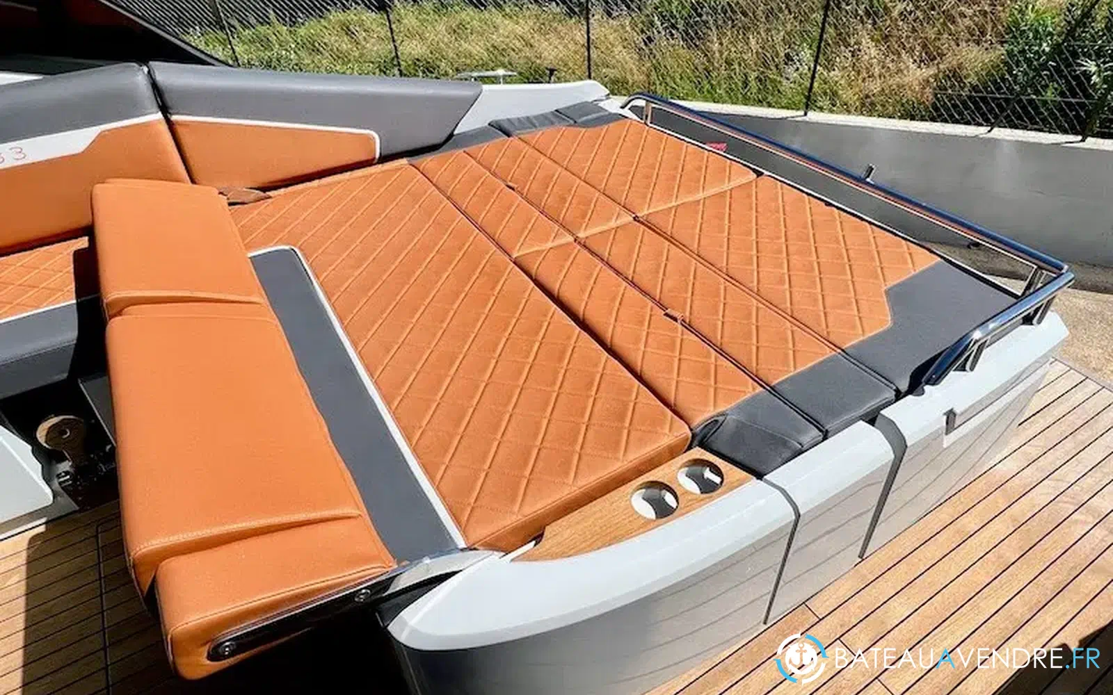 slider 6 Fairline F-Line 33