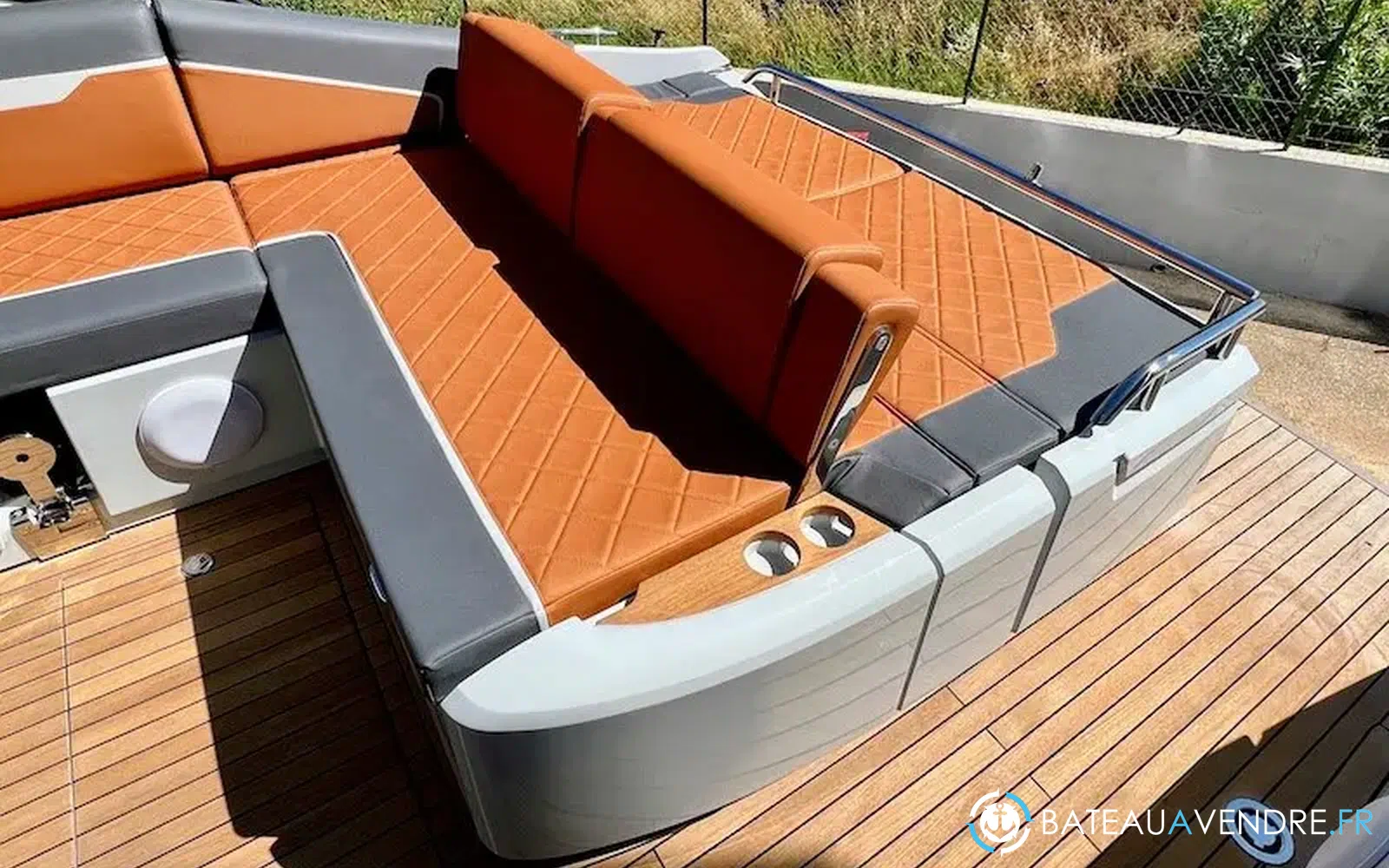 slider 7 Fairline F-Line 33