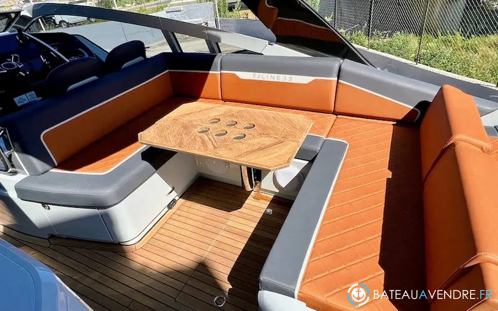 slider 8 Fairline F-Line 33
