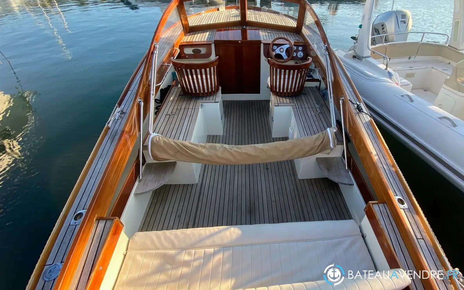 slider 4 Tofinou Lady Scarlett