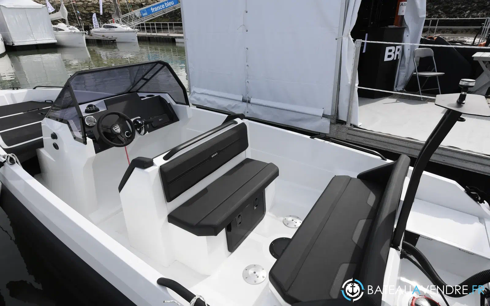 slider 11 Iron Boats 707