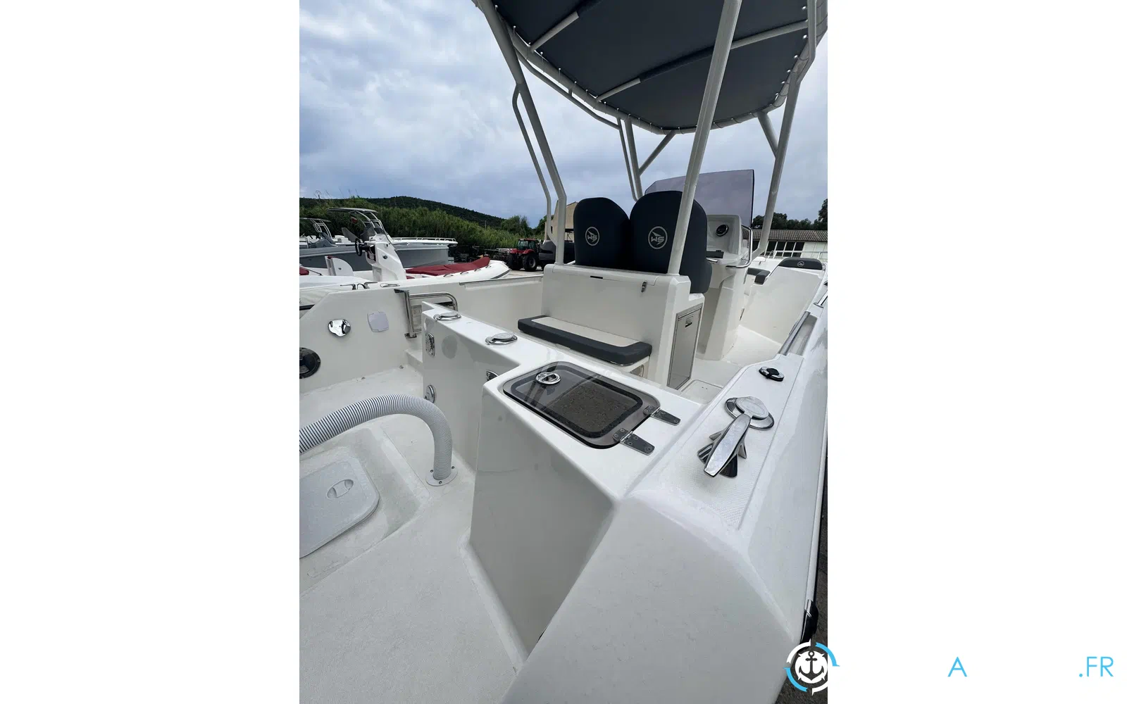 slider 2 White Shark 240 CC