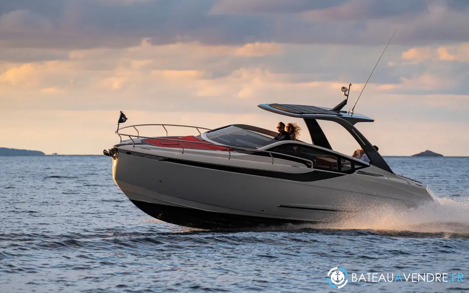 slider 10 Fairline F-Line 33