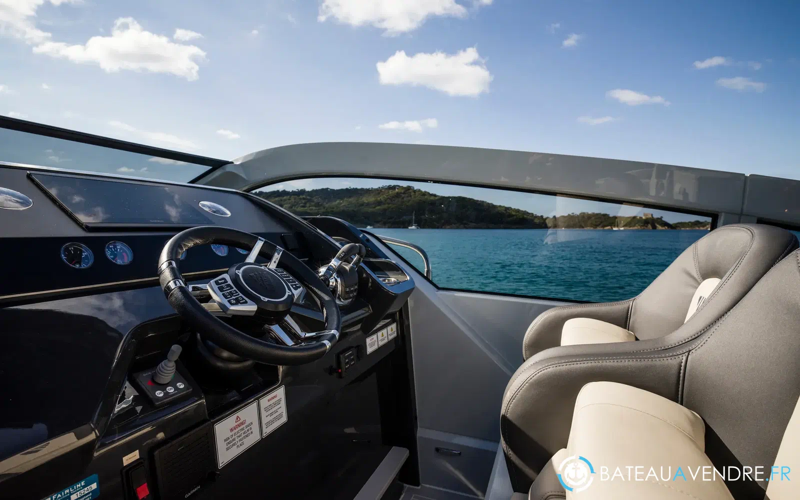slider 12 Fairline F-Line 33