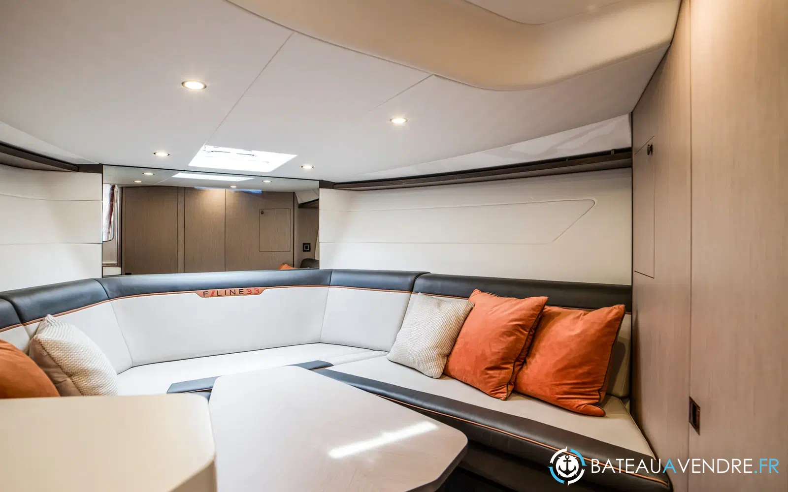 slider 15 Fairline F-Line 33