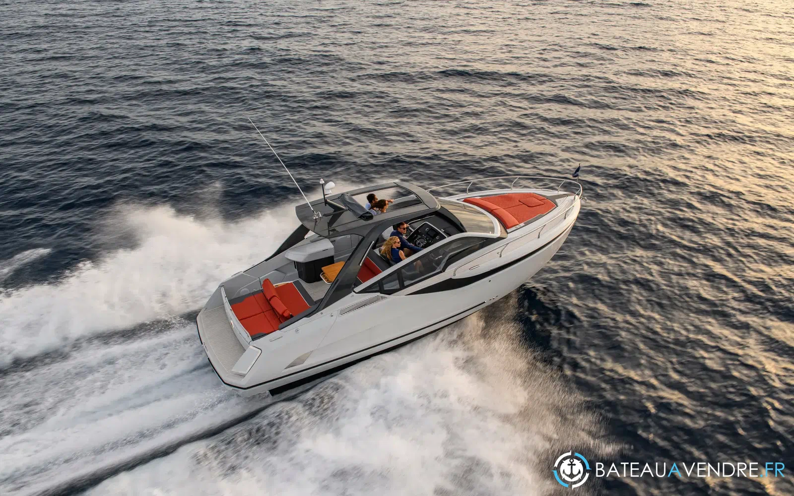slider 1 Fairline F-Line 33