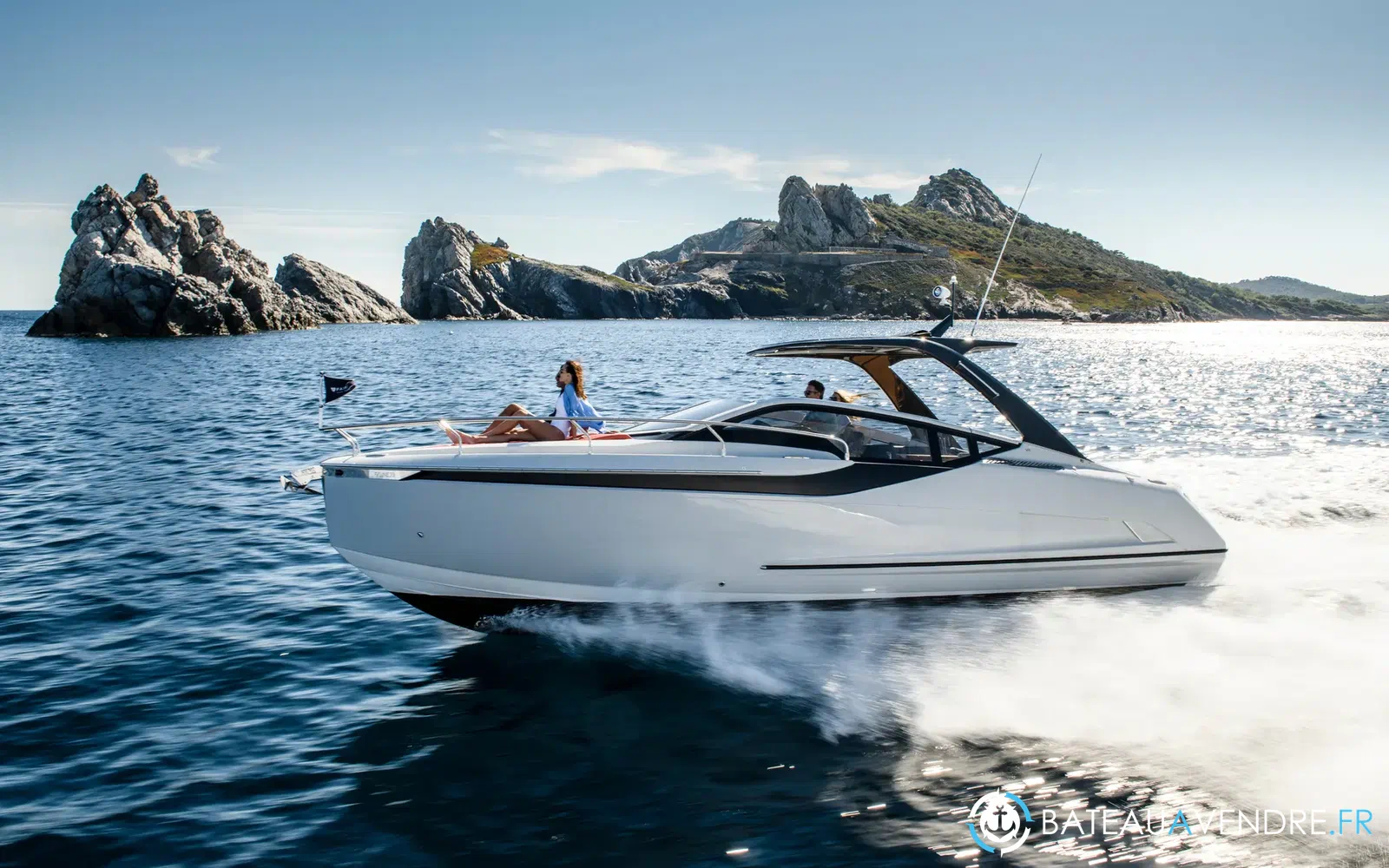 slider 2 Fairline F-Line 33