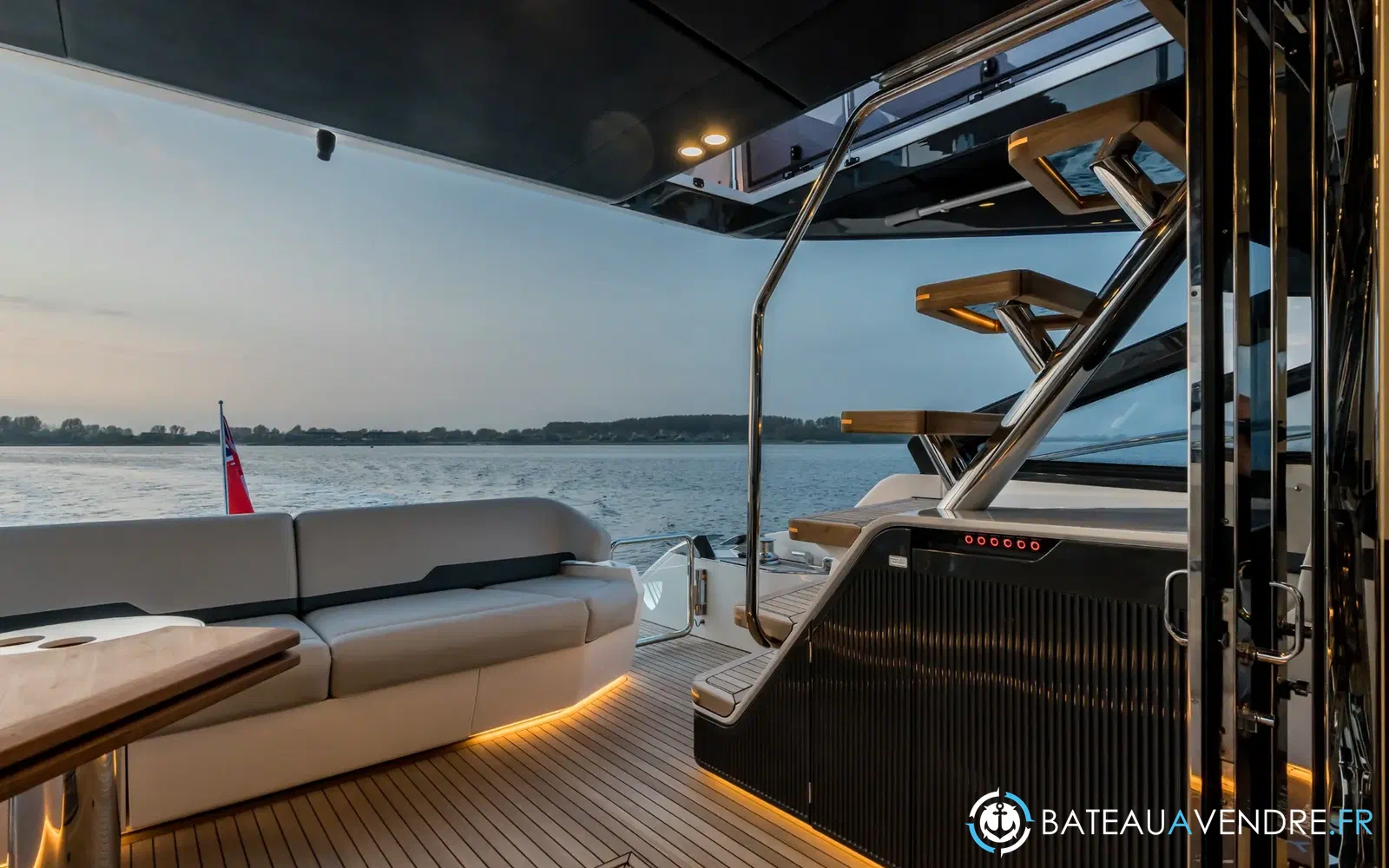 slider 13 Fairline Phantom 65