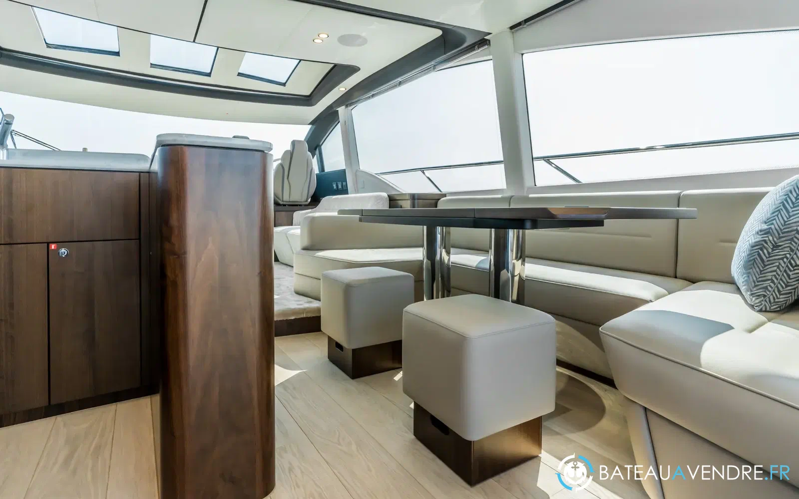 slider 15 Fairline Phantom 65