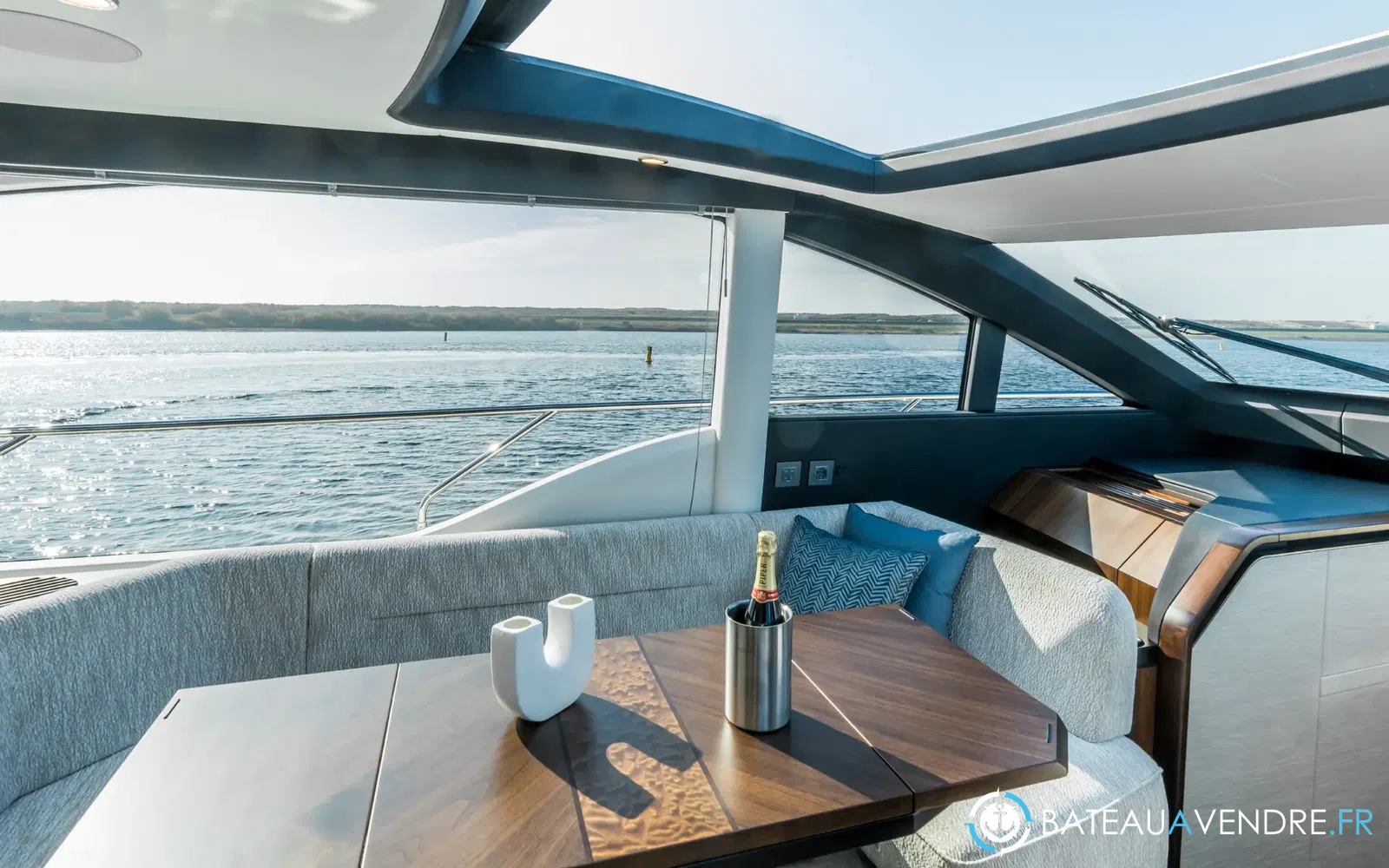 slider 18 Fairline Phantom 65