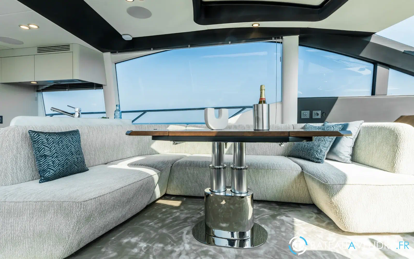 slider 21 Fairline Phantom 65
