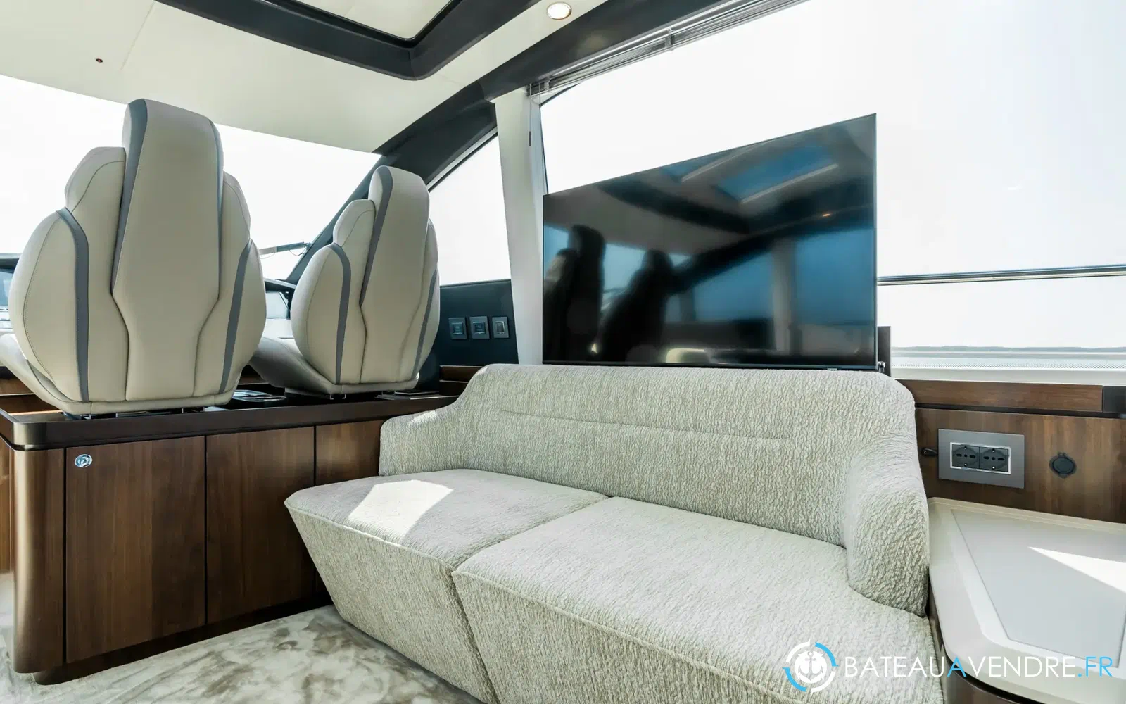 slider 22 Fairline Phantom 65