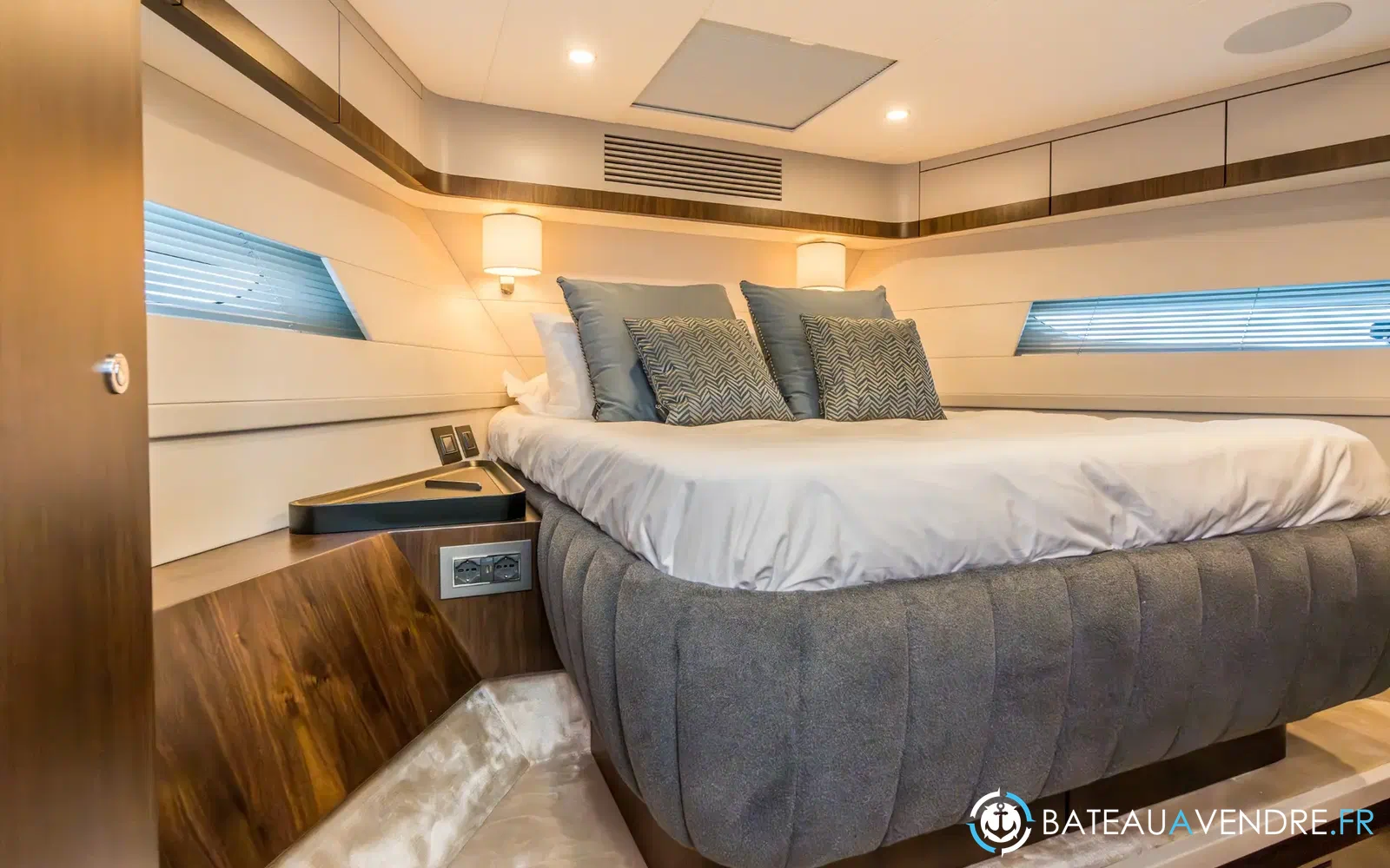 slider 23 Fairline Phantom 65