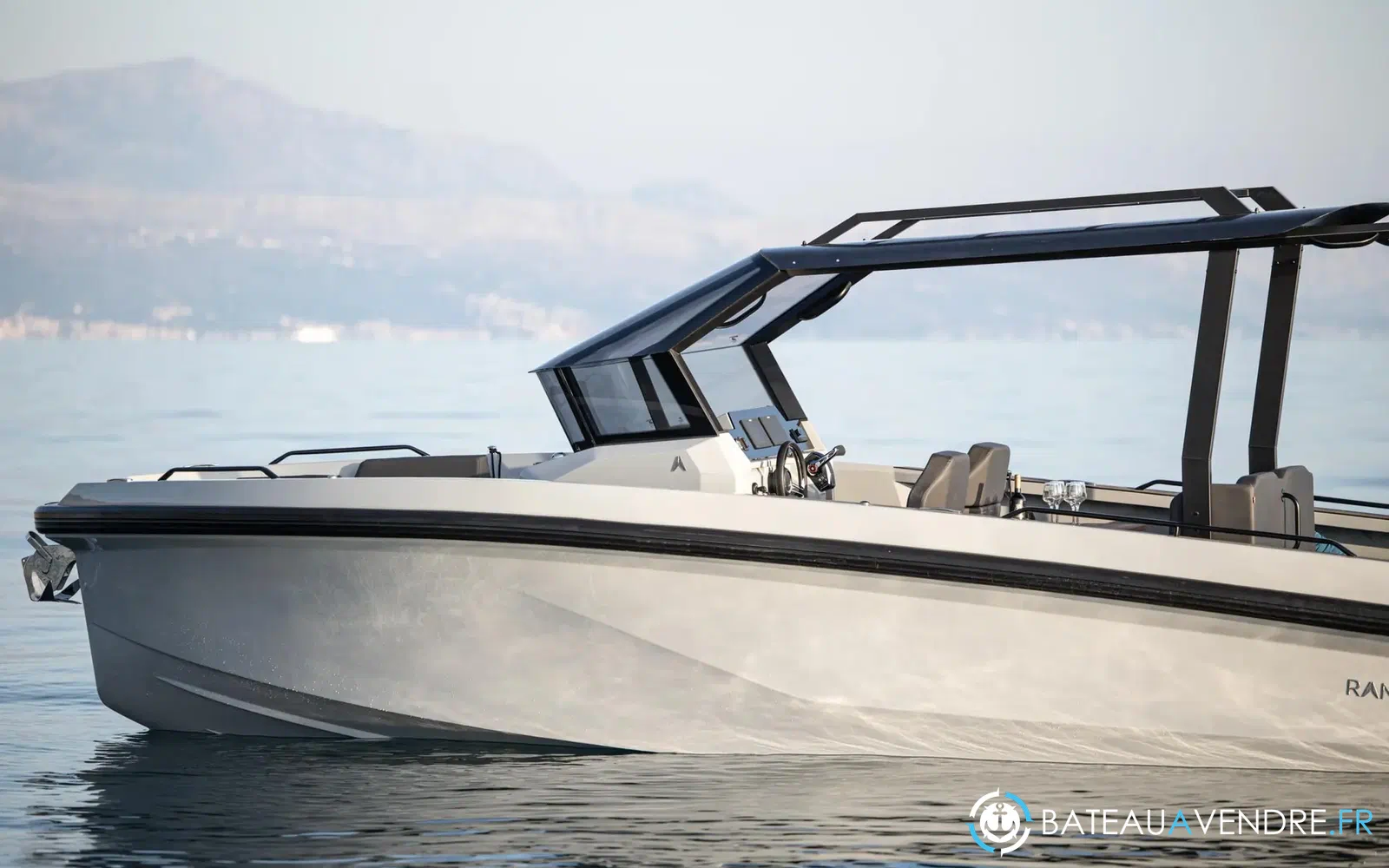 slider 7 Rand Boats Roamer 29