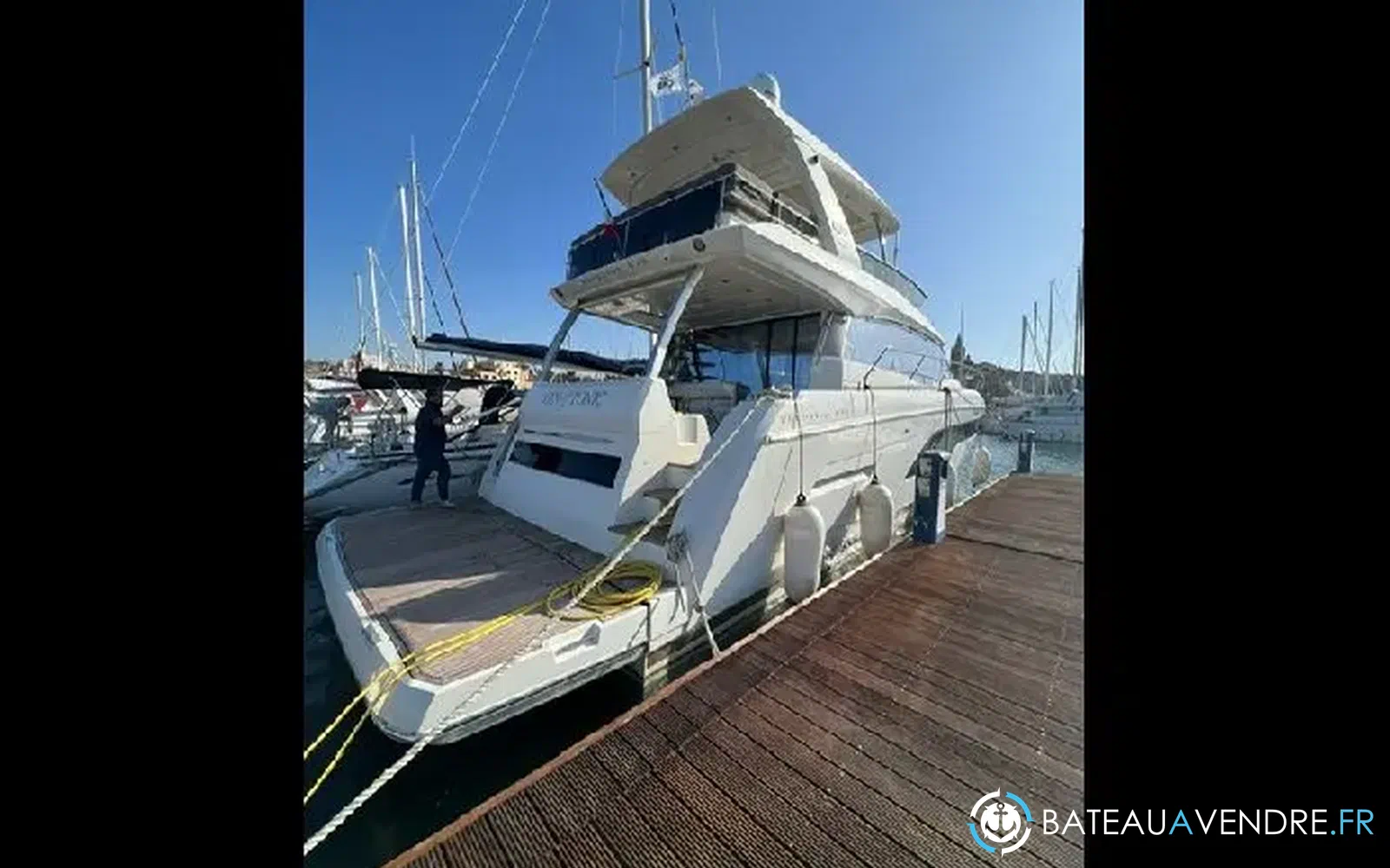 slider 1 Prestige Yachts 630 Fly