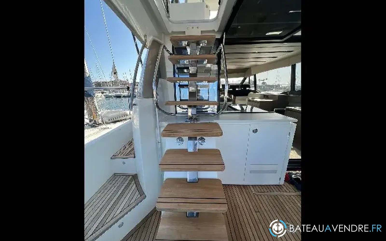 slider 4 Prestige Yachts 630 Fly