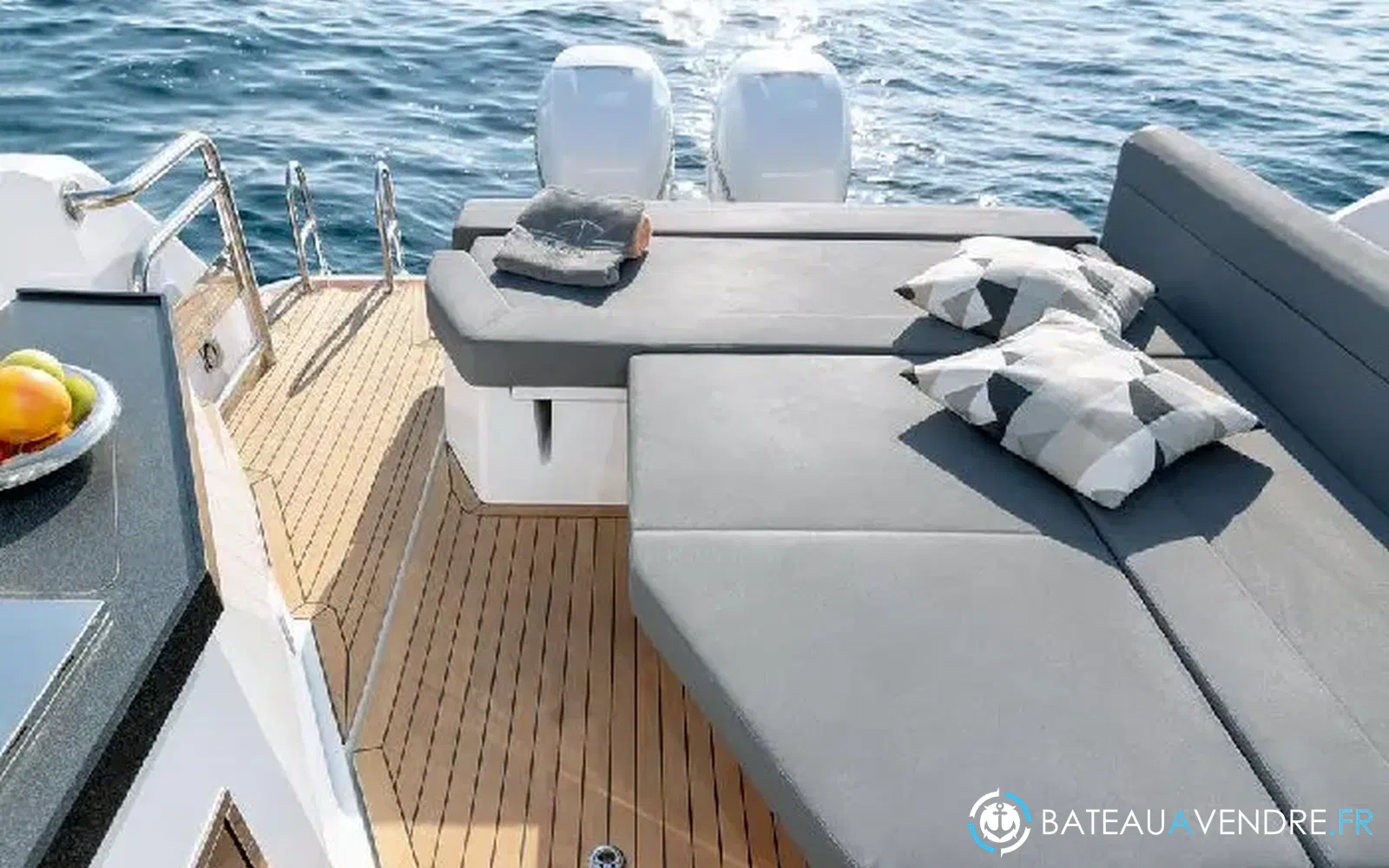 slider 15 Sealine S335v