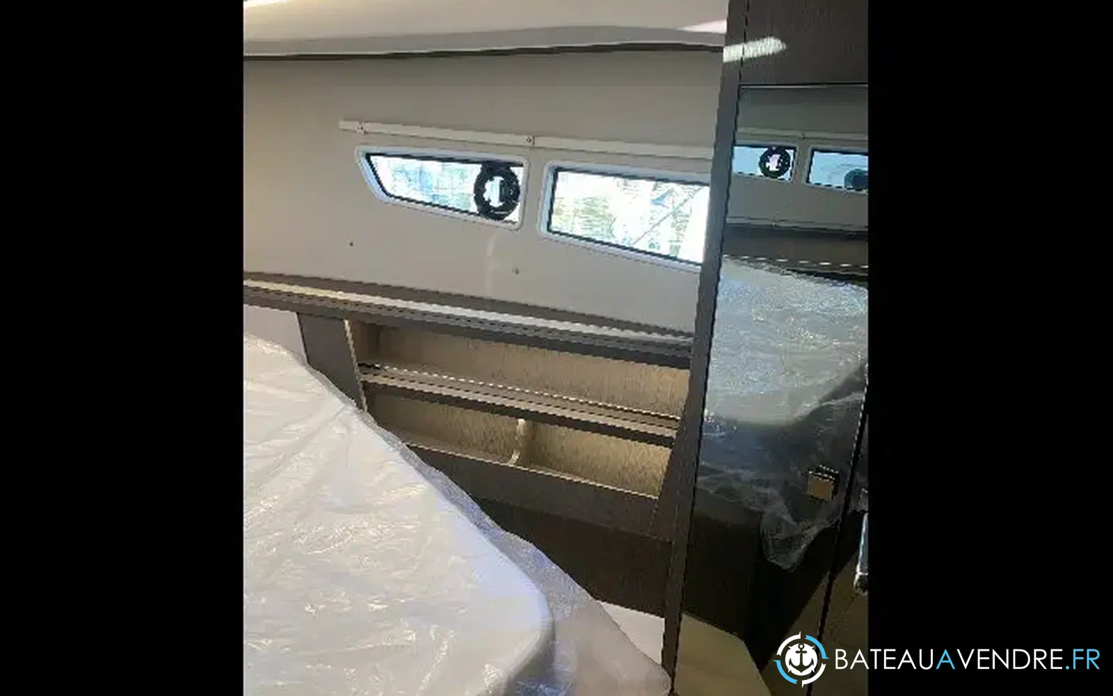 slider 11 Sealine S335