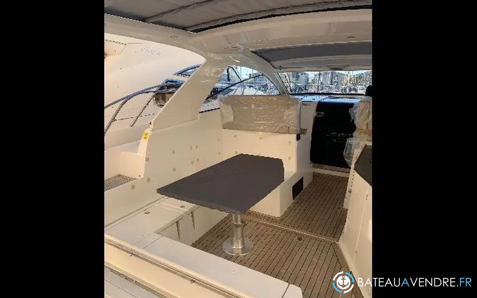 slider 5 Sealine S335