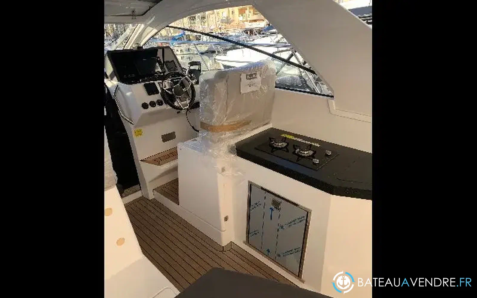slider 6 Sealine S335