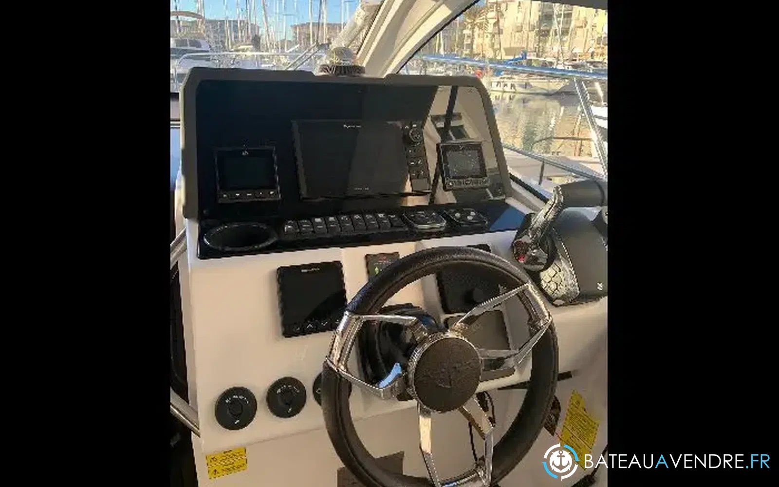slider 8 Sealine S335