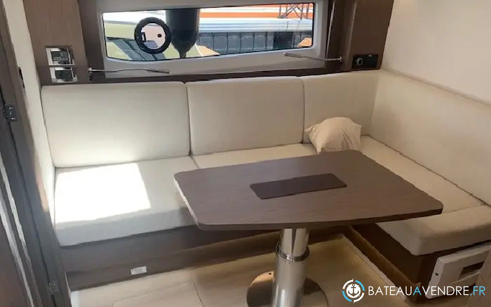slider 9 Sealine S 390