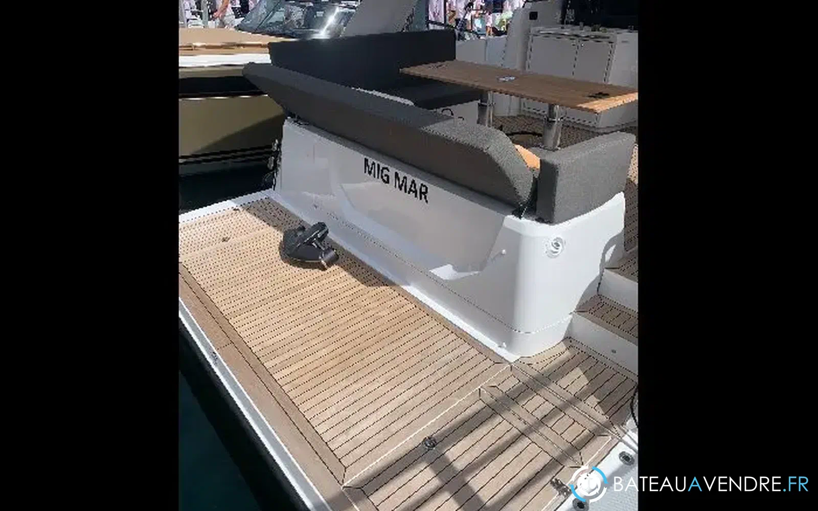 slider 3 Sealine S 390