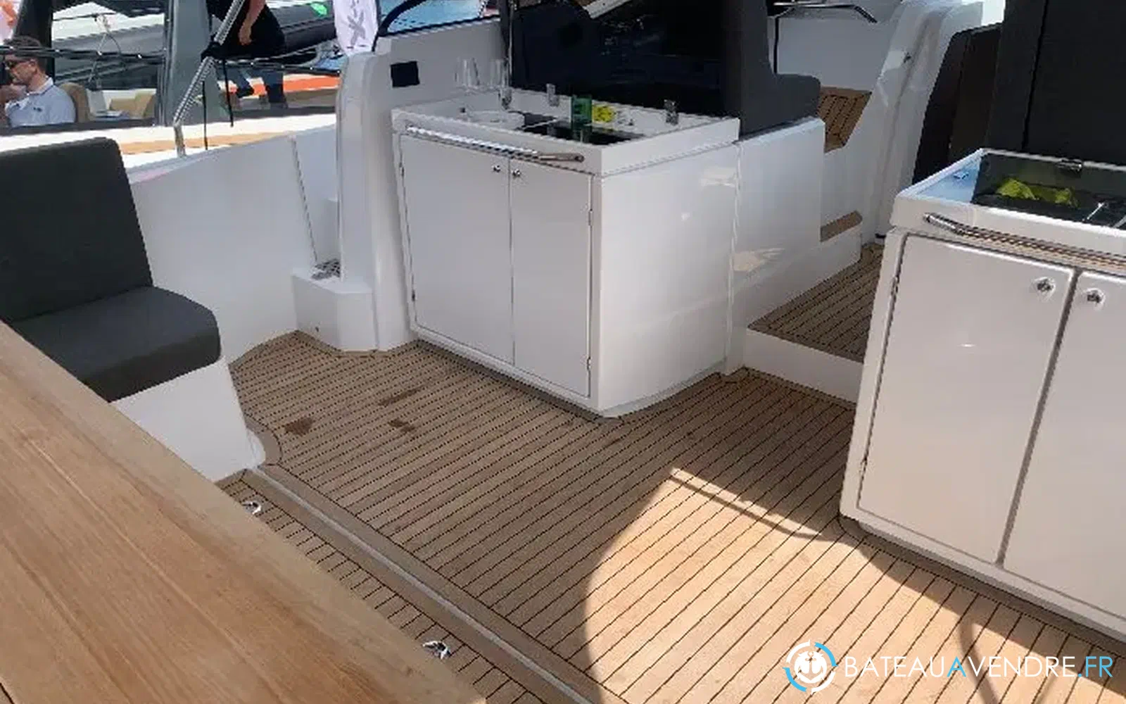 slider 6 Sealine S 390