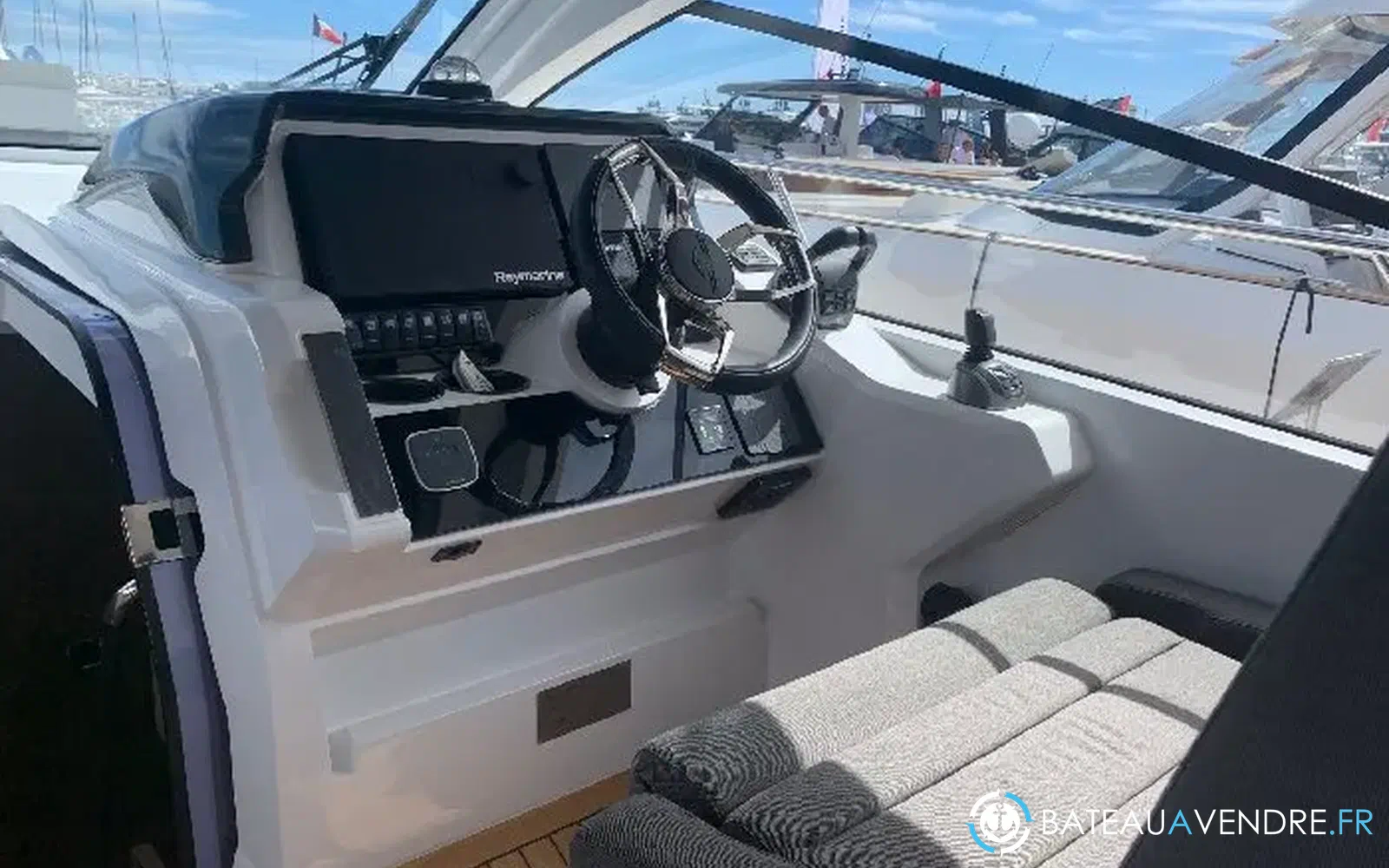 slider 7 Sealine S 390