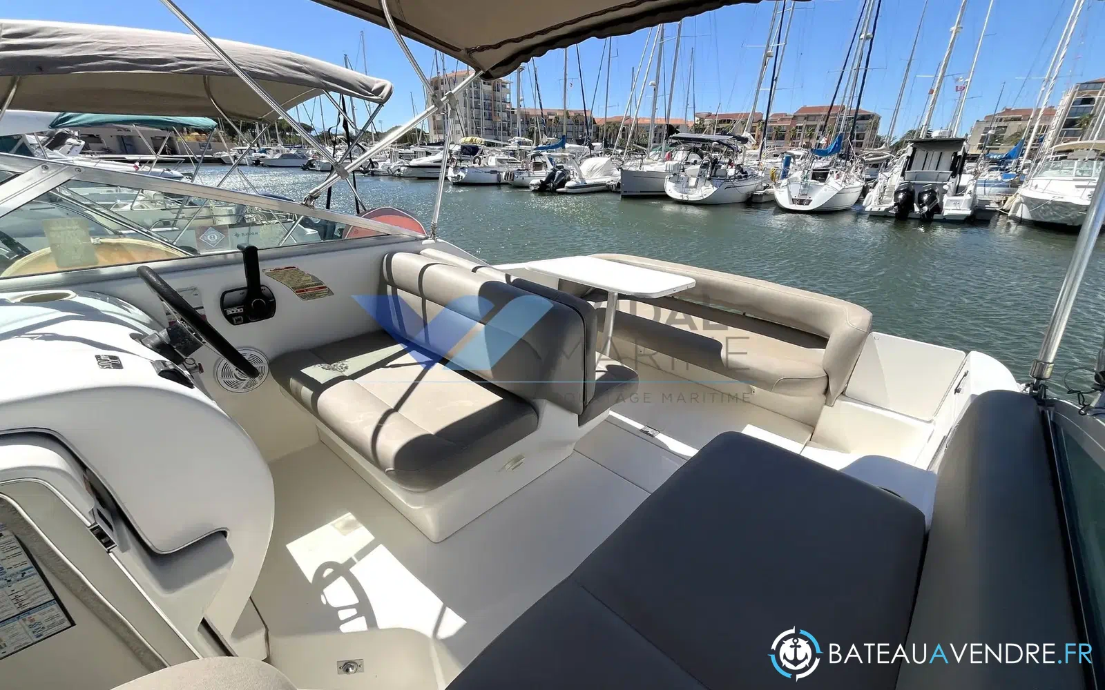slider 2 Sea Ray 240 Sundancer