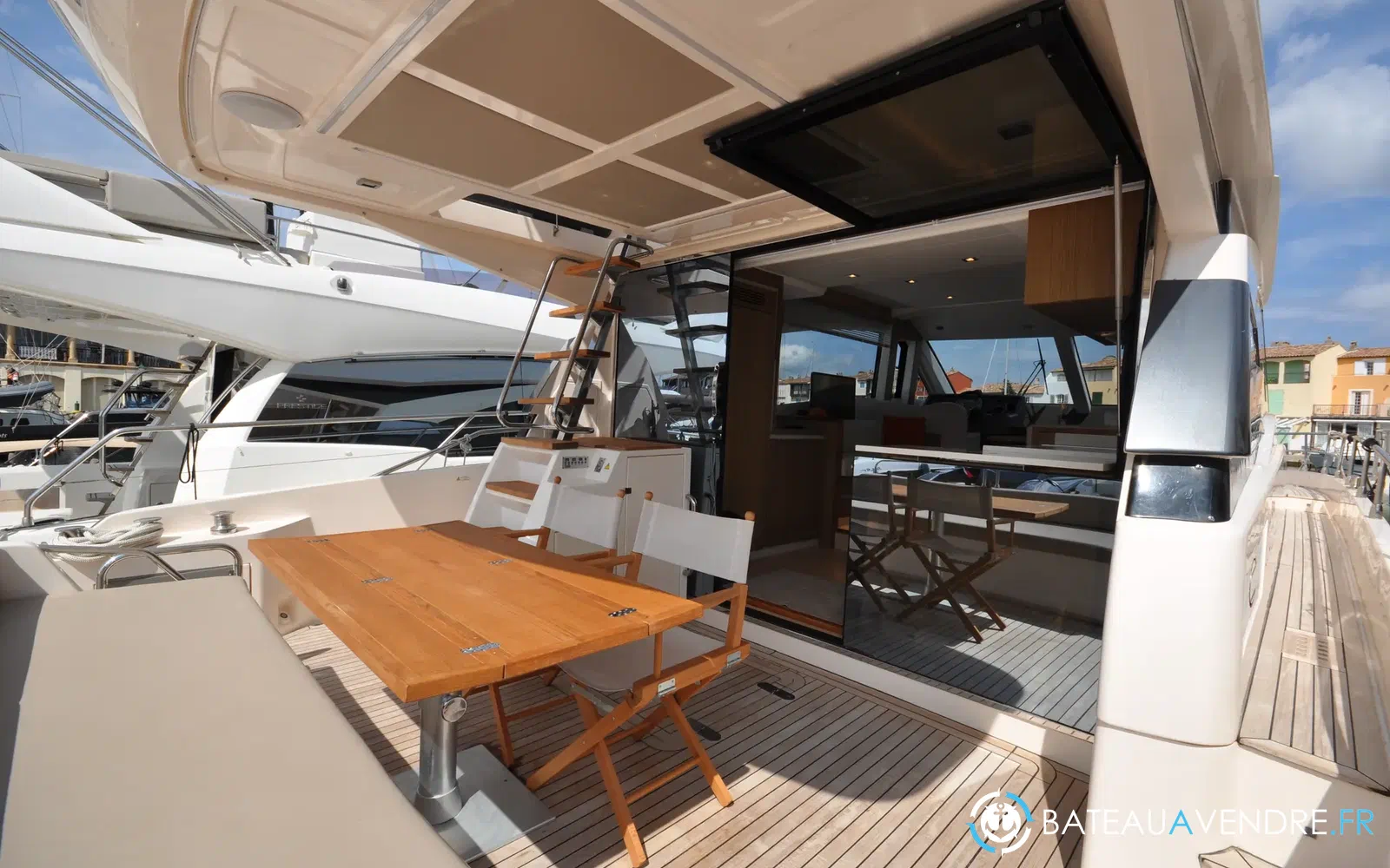 slider 9 Cayman F520